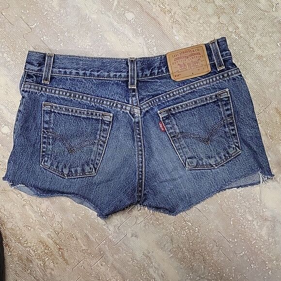 LEVIS WOMENS CUTOFF SUPER LOW SHORTS CUT BY USER SIZE 7 juniors - Picture 5 of 5